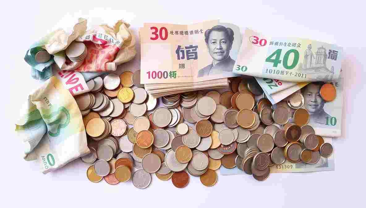 Hang Seng Slides 1.1% as Technology Stocks Weaken